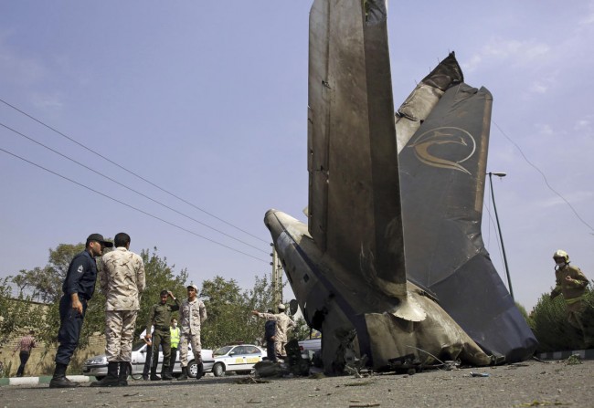 140810-iran-plane-crashed-08