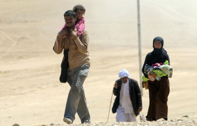 140810-iraq-yazidi-refugees-04