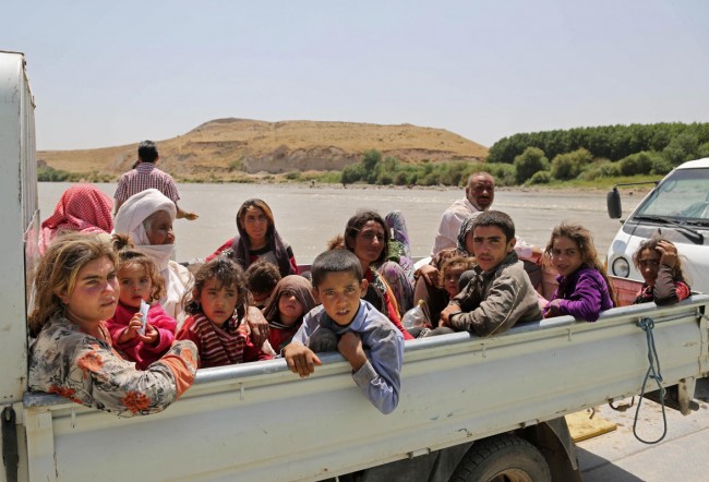 140810-iraq-yazidi-refugees-10