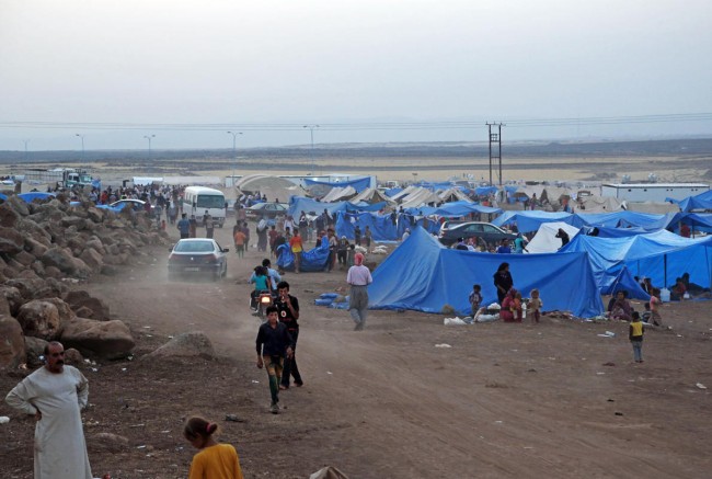 140810-iraq-yazidi-refugees-11