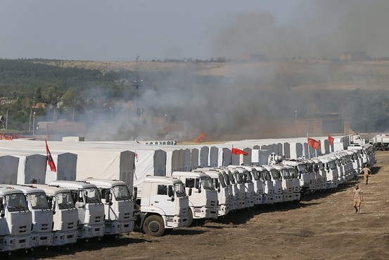 140815-russia-aid-trucks-prepare-ukraine-03
