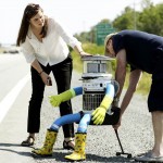 Chú robot hình người HitchBOT rong ruổi khắp Canada