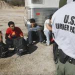 Phía sau những toan tính trục xuất 8 triệu người nhập cư lậu ở Mỹ