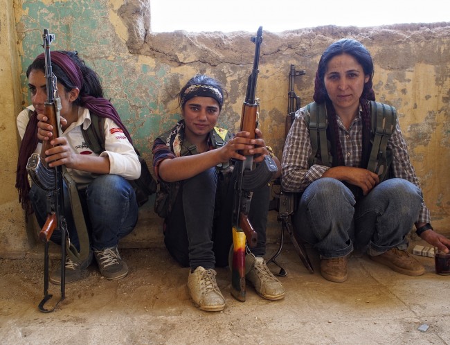 Female Kurdish fighters-syria-02