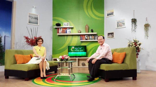 141009-phphuoc-htv9-talk-show-mobile-os-05_resize