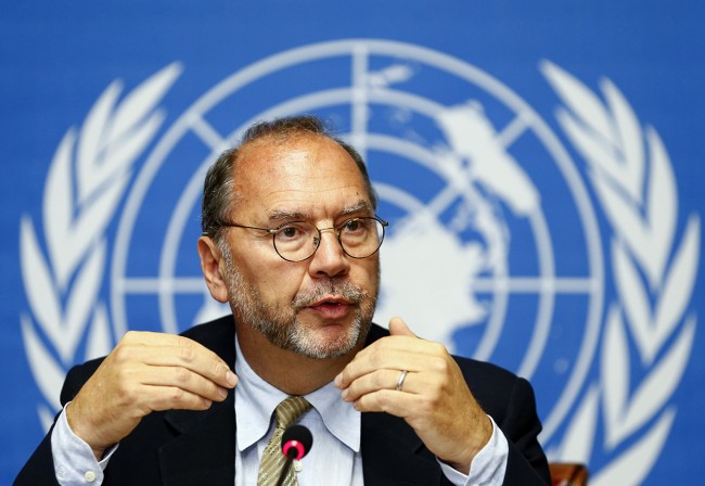Uno de los descubridores del Ã©bola, Peter Piot, durante una conferencia de prensa en Naciones Unidas en Ginebra