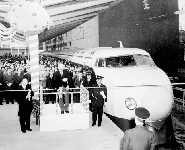 first-Shinkansen-1964