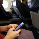 Rắc rối chuyện tắt hay mở thiết bị điện tử cá nhân trên máy bay