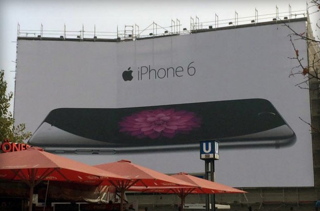 iphone-6-bend-billboard-berlin