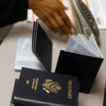 Người Mỹ lại kéo nhau từ bỏ quốc tịch để né luật thuế mới