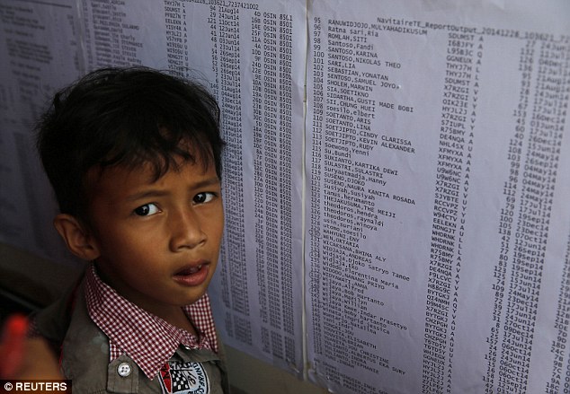 141229-airasia-qz8501-missing-relatives-10