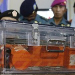 THẢM KỊCH CHUYẾN BAY QZ8501 LÂM NẠN: Ngày thứ 16, vớt được chiếc hộp đen đầu tiên