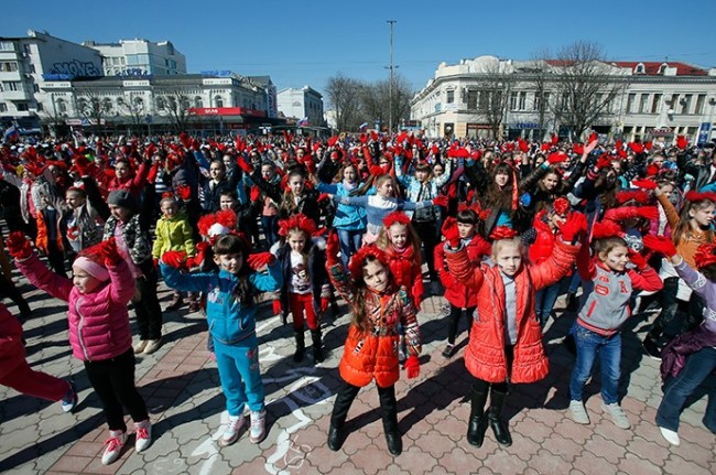 150314-crimea-children-flashmob