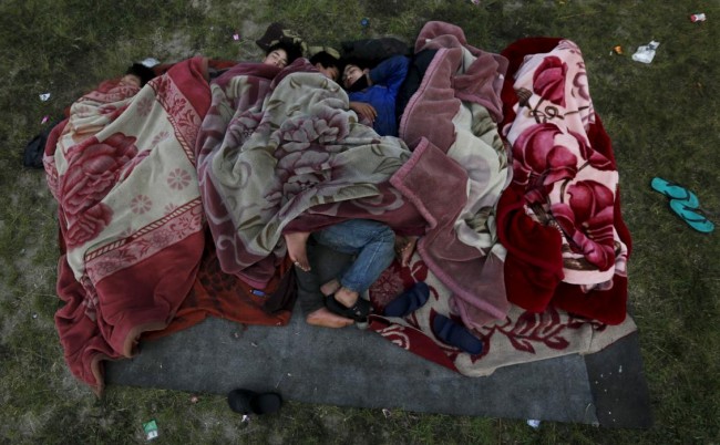 People sleep on the ground in an open area on early morning after an earthquake in Kathmandu, Nepal April 28, 2015. REUTERS/Adnan Abidi      TPX IMAGES OF THE DAY
