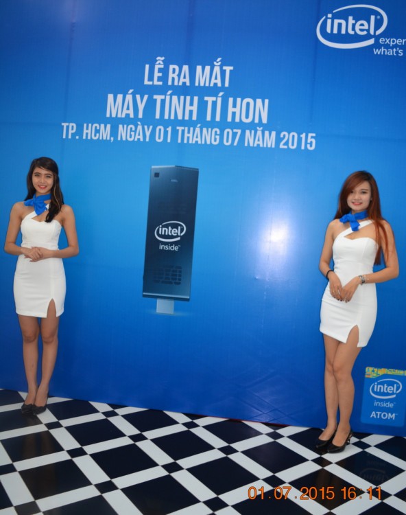 150701-intel-compute-stick-launch-04_resize