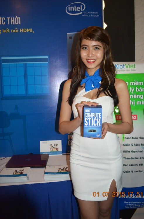 150701-intel-compute-stick-launch-20_resize