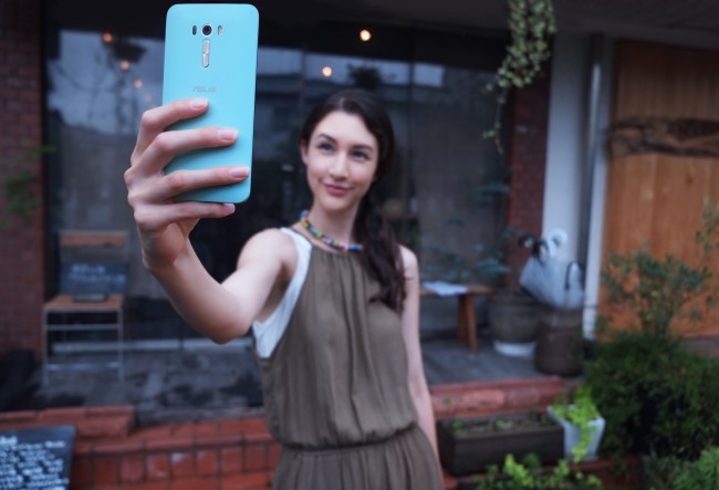 asus-zenfone-selfie-04