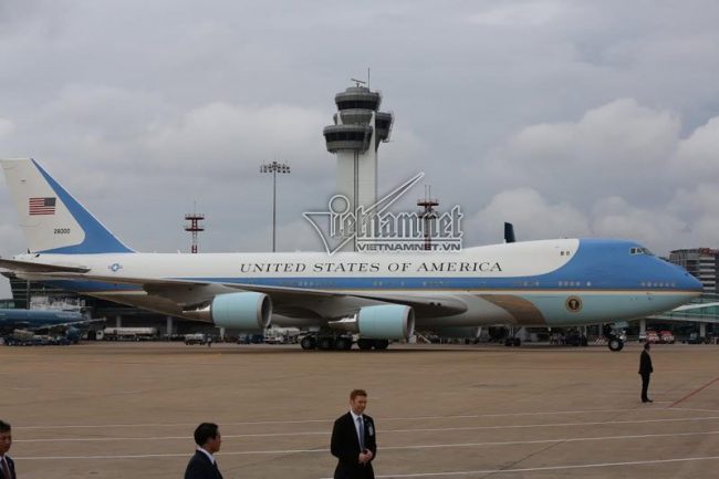 160524-obama-saigon-air-force-one-06