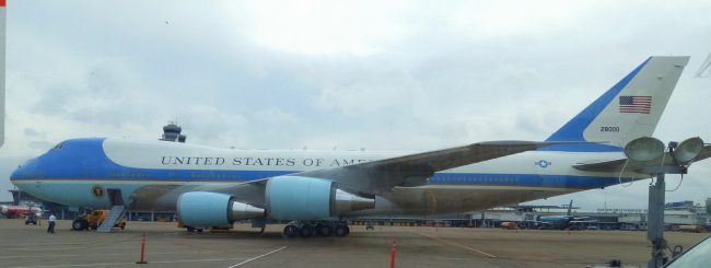 160524-obama-saigon-air-force-one-08