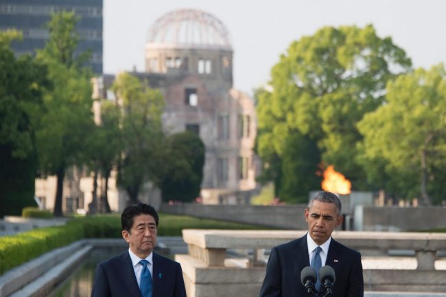 US President Barack Obama and Japanese Prime Minister Shinzo Abe deliver remarks after laying wreaths at the Hiroshima Peace Memorial Park in Hiroshima on May 27, 2016. Obama on May 27 paid moving tribute to victims of the world's first nuclear attack. / AFP PHOTO / JIM WATSON