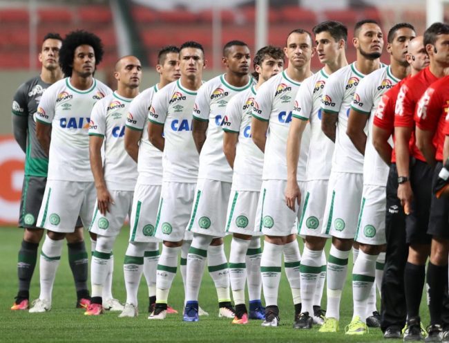 Players of Chapecoense soccer team stands before their Brazilian Series A Championship match against America Mineiro in Belo Horizonte, Brazil, November 19, 2016. REUTERS/Cristiane Mattos/File photo  FOR EDITORIAL USE ONLY. NO RESALES. NO ARCHIVES