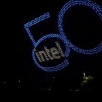 Intel lập kỷ lục thế giới với màn trình diễn 2.018 con drone mừng sinh nhật 50 tuổi