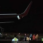 Máy bay của hãng Lion Air đụng cột đèn