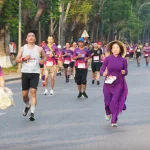 Những chiếc áo dài trên đường chạy marathon ở Huế