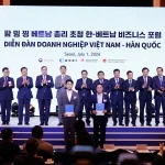 Ngay tại Diễn đàn Doanh nghiệp Việt Nam – Hàn Quốc ở Seoul, CMC trao biên bản ghi nhớ hợp tác cho các đối tác Hàn Quốc