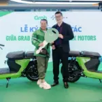 Tài xế Grab Việt Nam được Selex Motors hỗ trợ chuyển sang xe máy điện